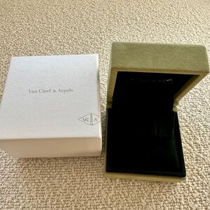 Van Cleef & Arpels Earring Box Jewelry Case Green Velvet